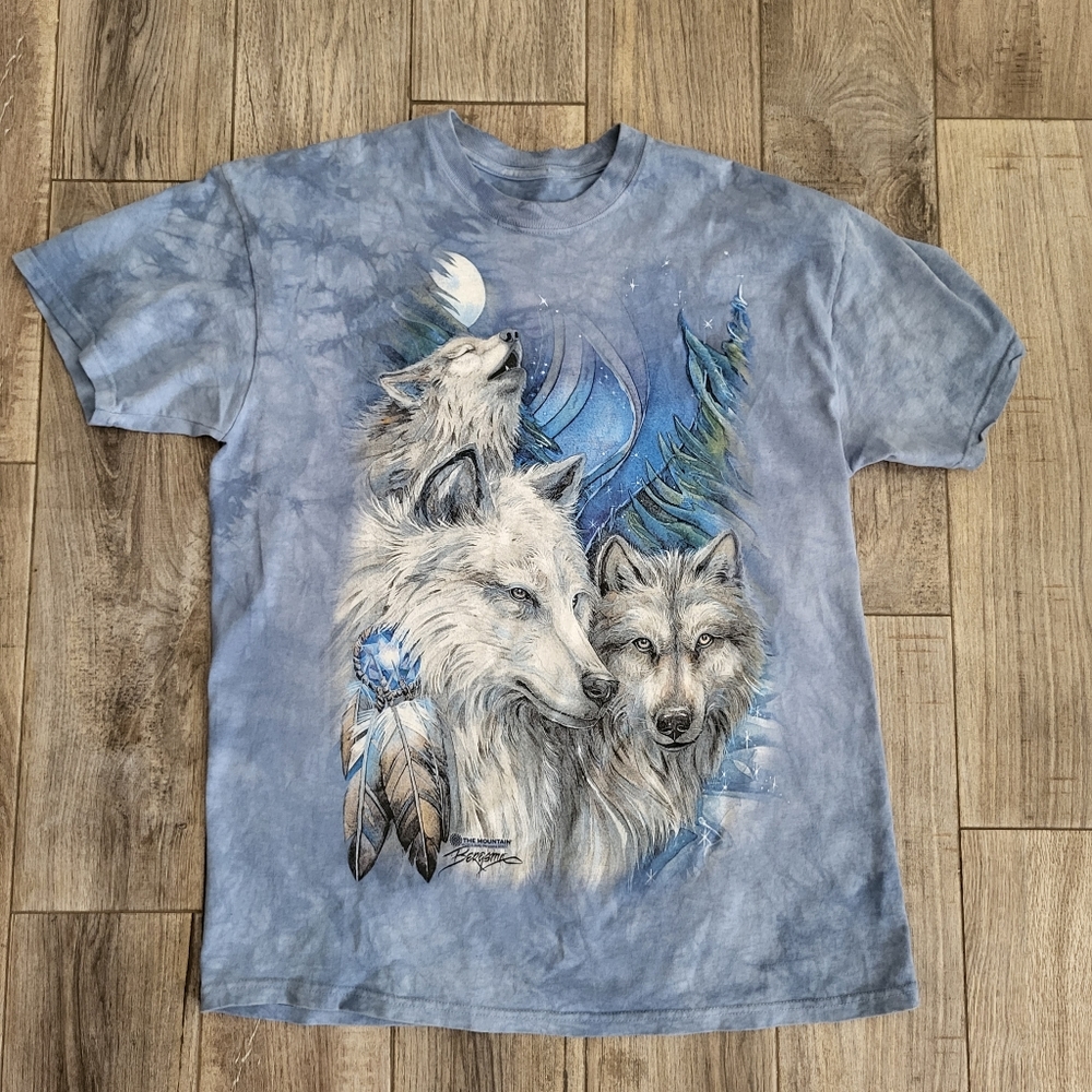 Mens blue wolf graphic tee from the Mountain  size L